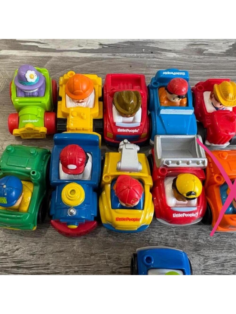 Fisher price little people wheelies lot of 10